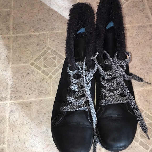 COLUMBIA black suede fur lined omni grip boots - Picture 3 of 8